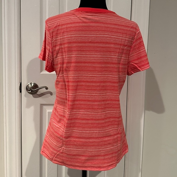 Red t-shirt - Picture 2 of 3